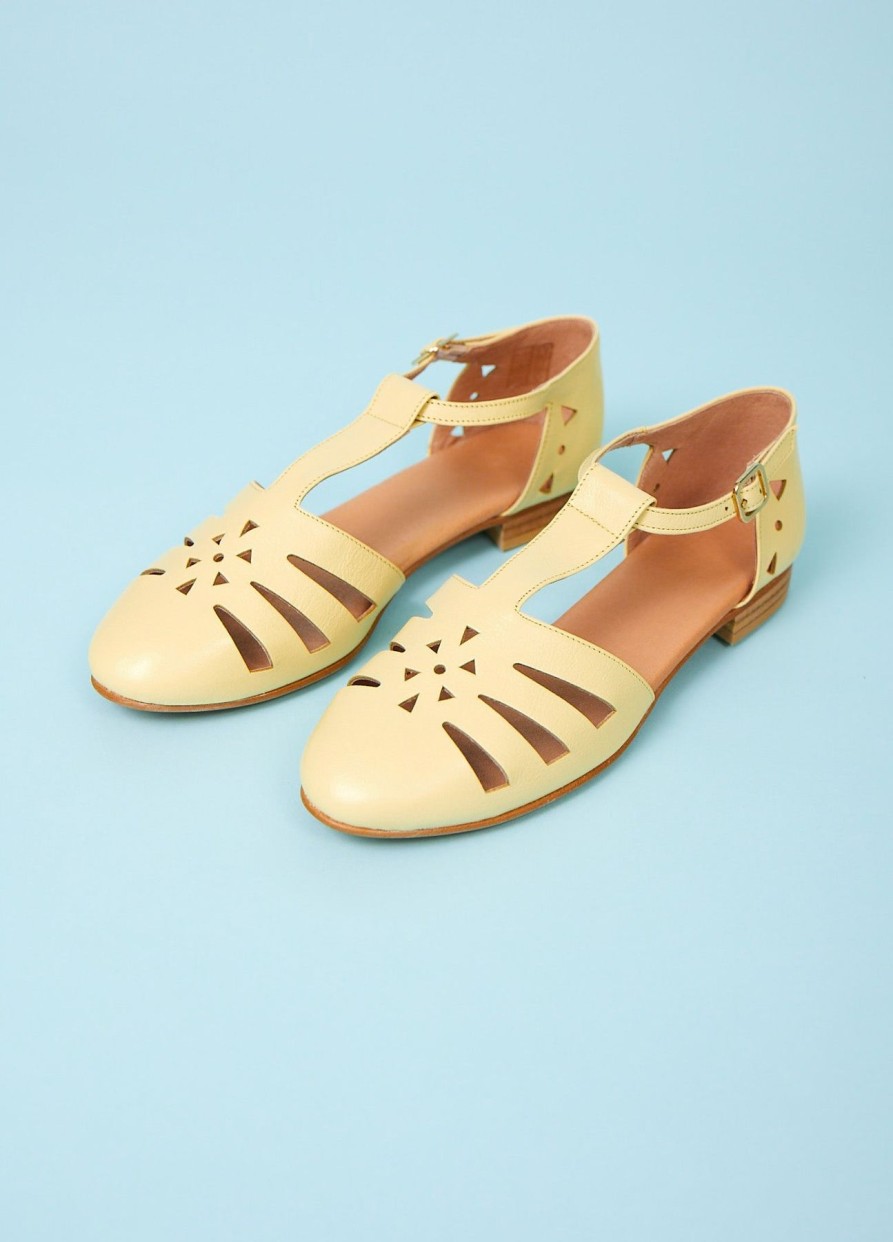 Women Swivells Flat Shoes | Jan-Sandals In Light Yellow Leather